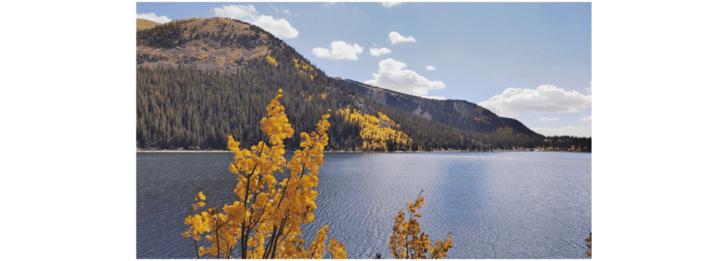 Gorgeous picture of the mountains and Jefferson Lake.